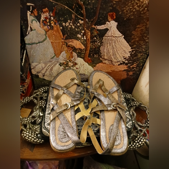 👡Boc Born Concept Lady Size 11 Bronze Silver Ankle Strap Flat Gladiator Sandal - Picture 6 of 11